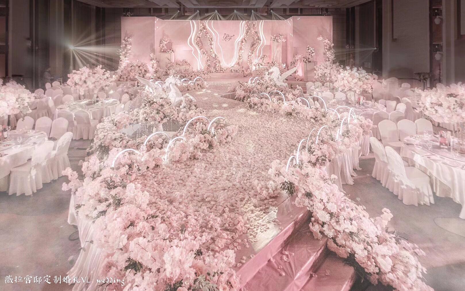 【淡淡的暖粉色婚礼现场温柔娇俏公主风】