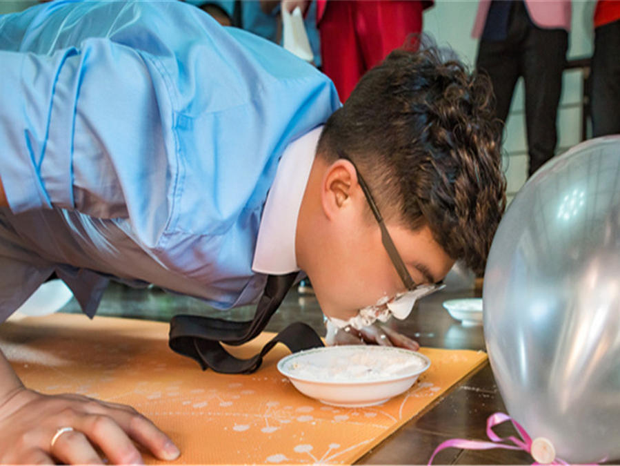 婚礼主持+化妆+拍照+录像+音乐督导