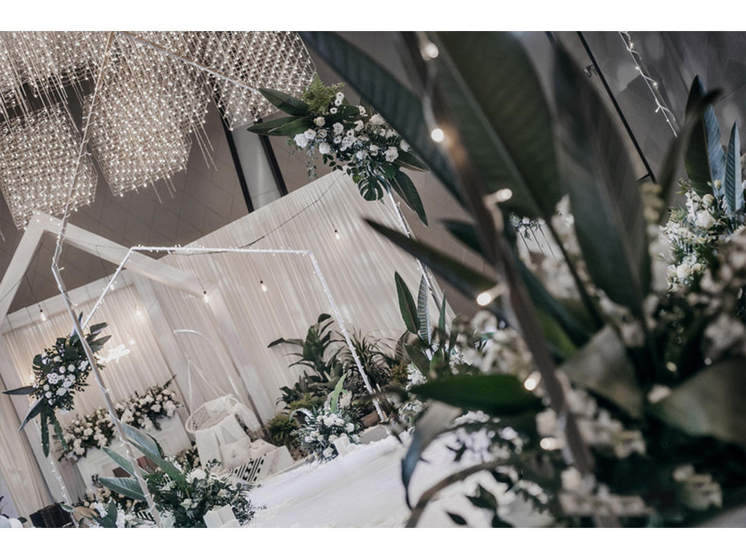 惊艳的婚礼如此低价，深圳新人疯狂预定《墨绿浅白》