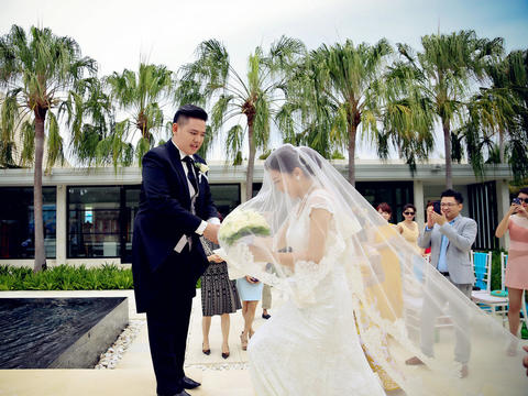 巴厘岛皇家桑川兰花水上婚礼，乐惟海外婚礼重庆店