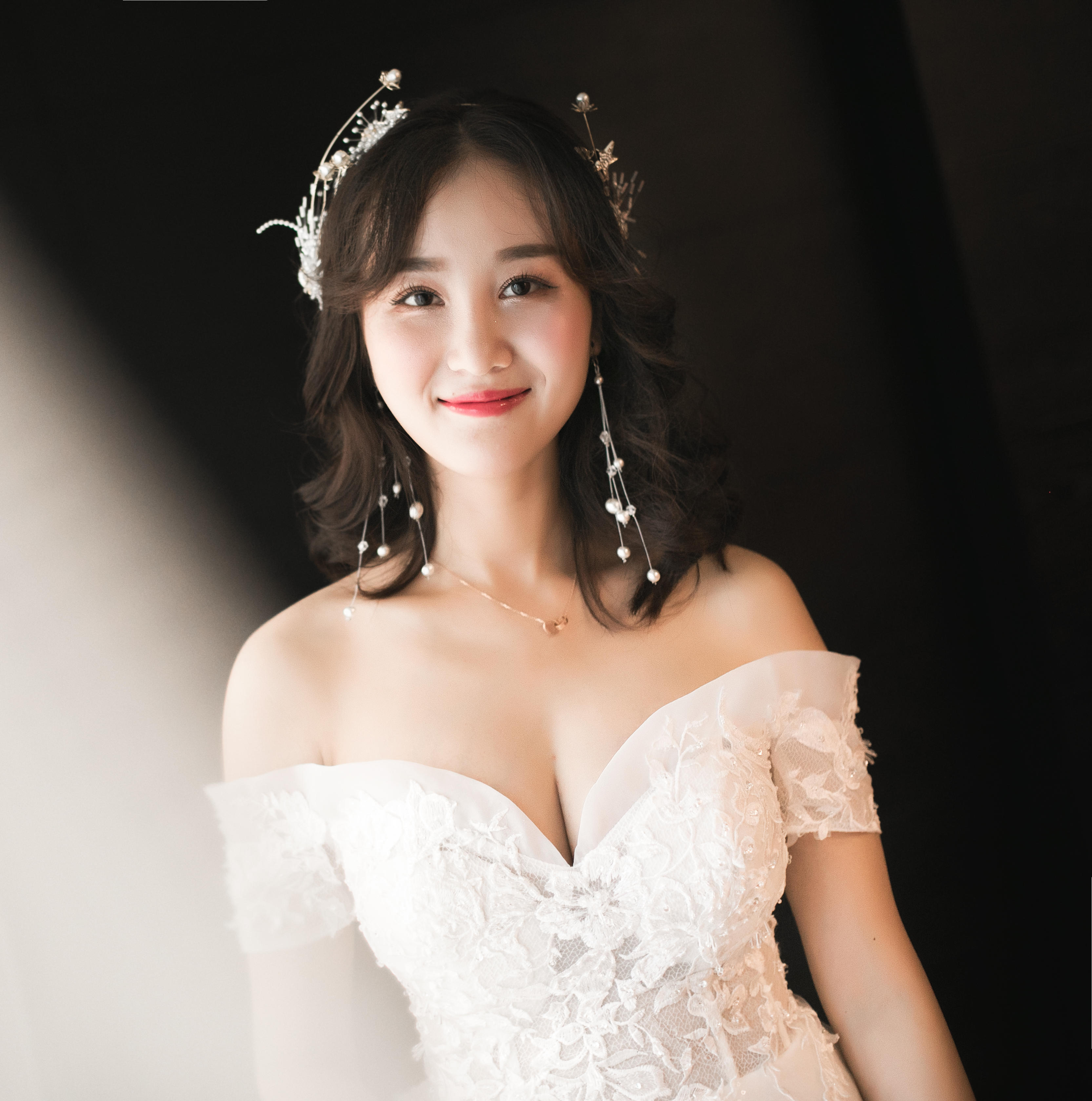 {安娜嫁衣} 仪式主纱+出门+敬酒服+4套伴娘服