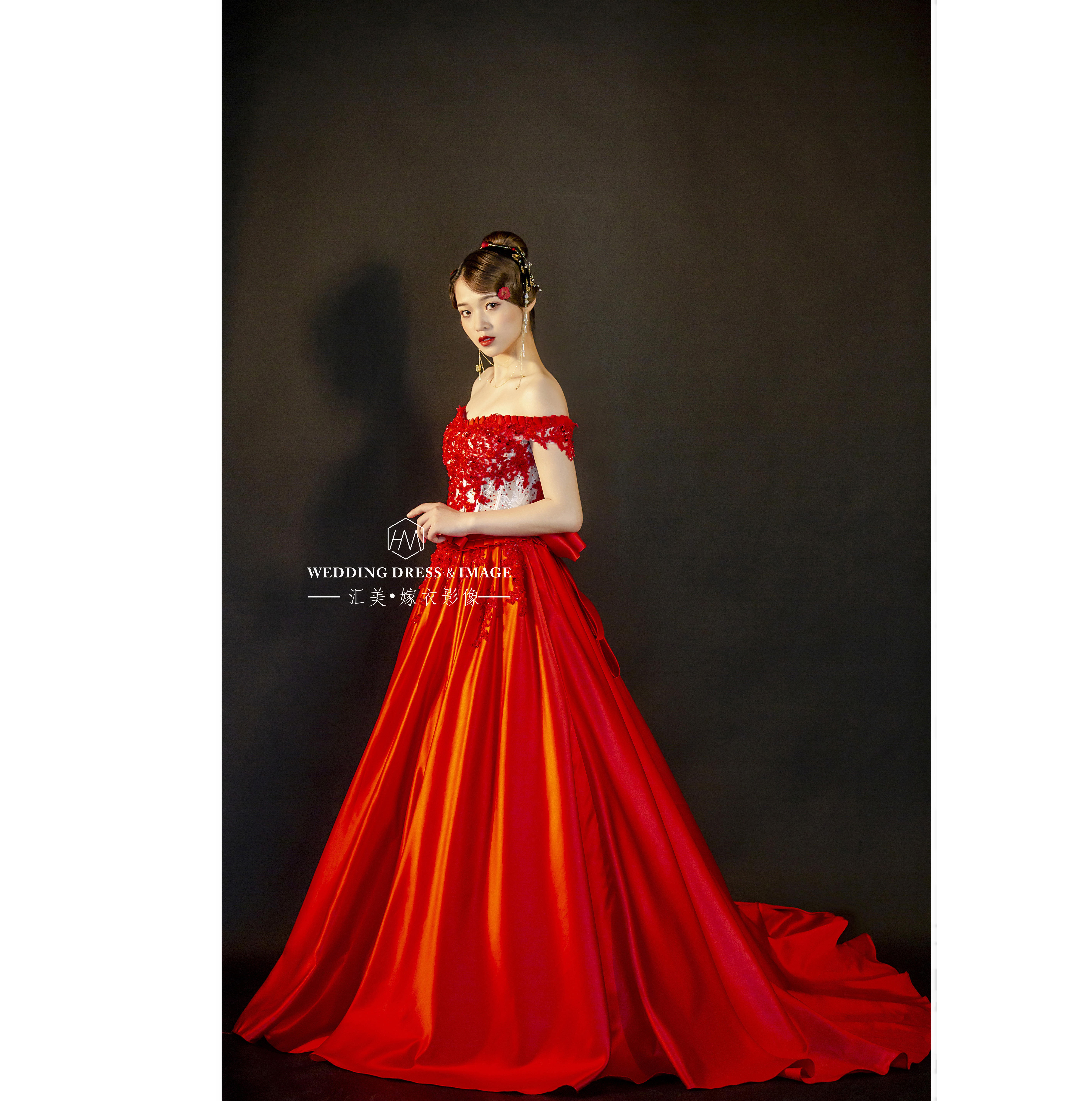 高端精品礼服    汇美嫁衣影像