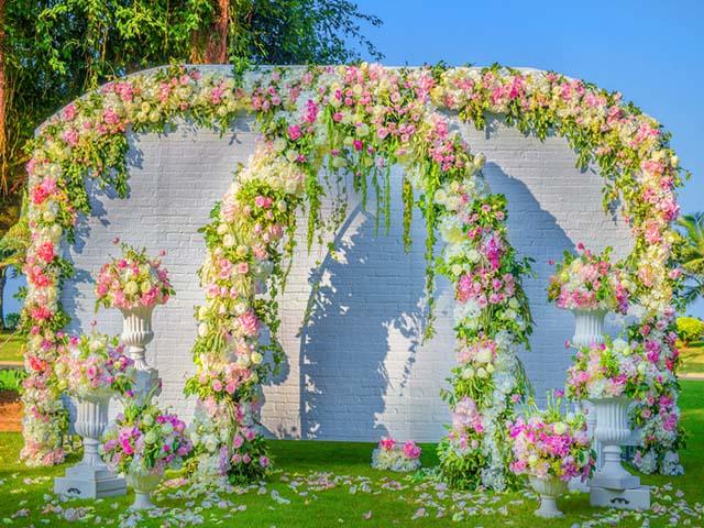 三亚简约浪漫的草坪婚礼活动套餐