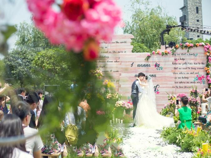 戶外 草坪婚禮 《一場(chǎng)太陽(yáng)系的旅行》