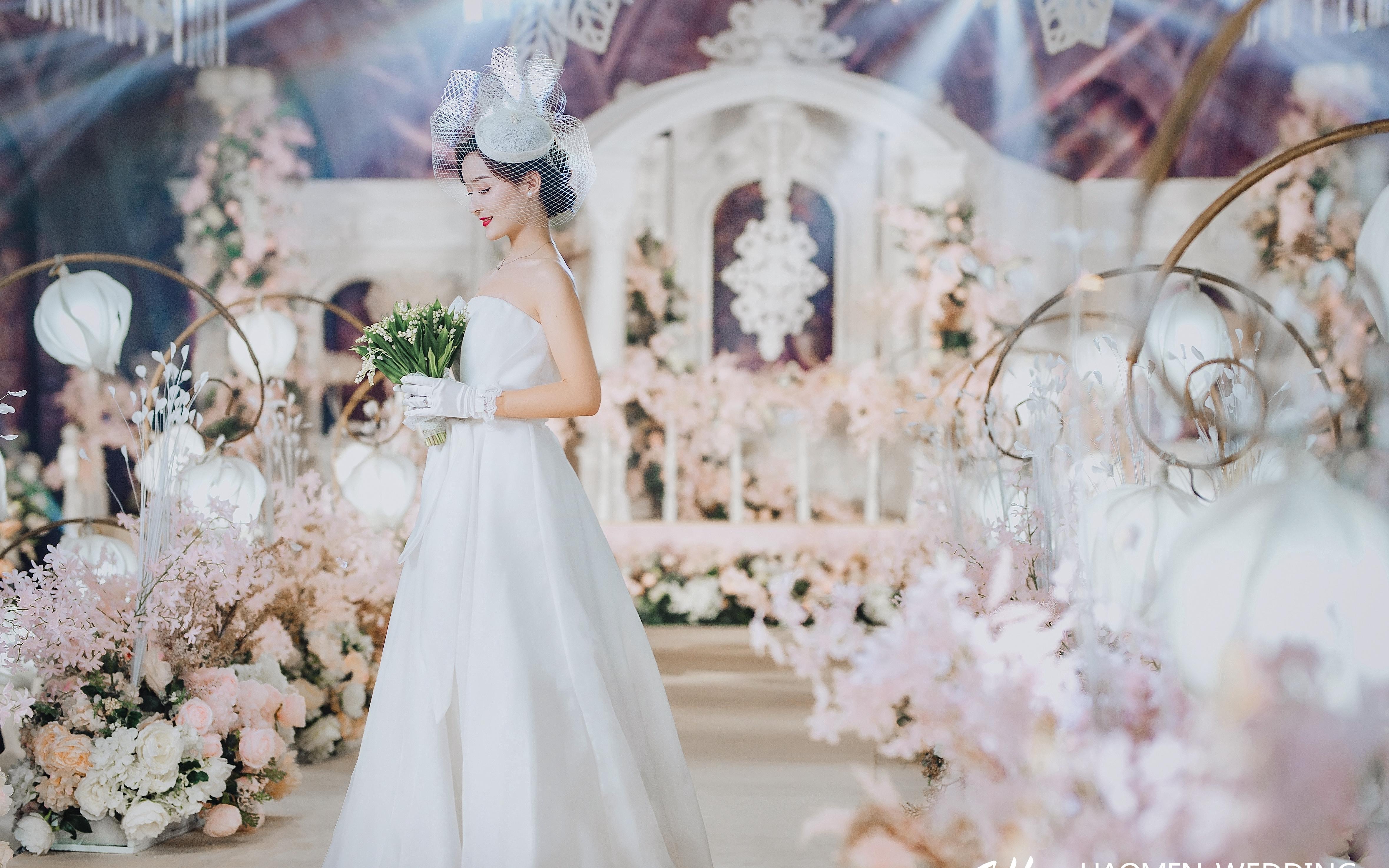 手捧铃兰花，嫁给心爱的你