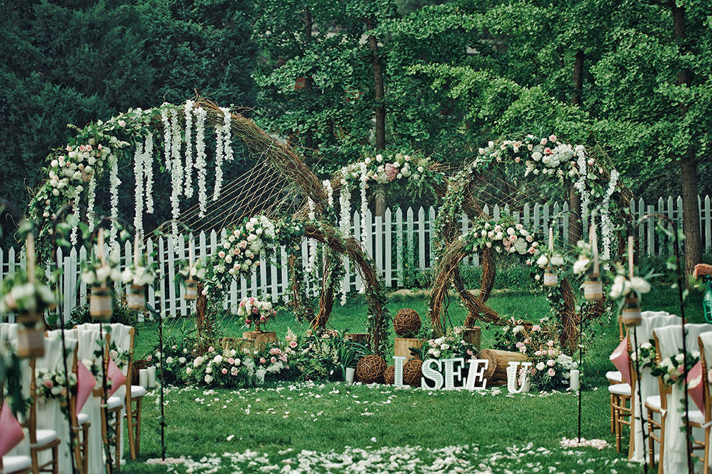 艾恩婚礼 | 白粉系草坪婚礼