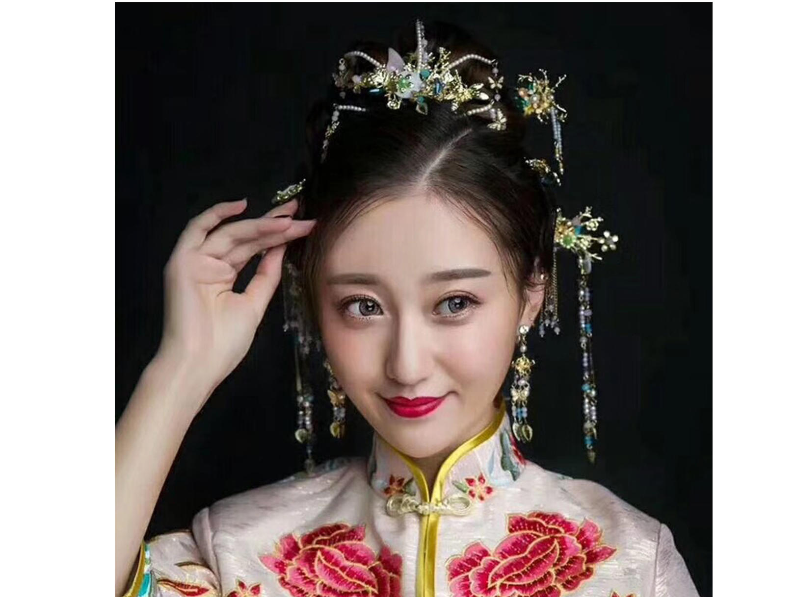 限时特惠 全天跟妆+免租齐地婚纱和龙凤褂+妈妈妆