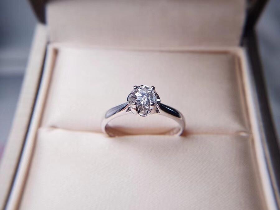 【端午钜惠7折】30分心动钻戒进店送全真丝丝巾