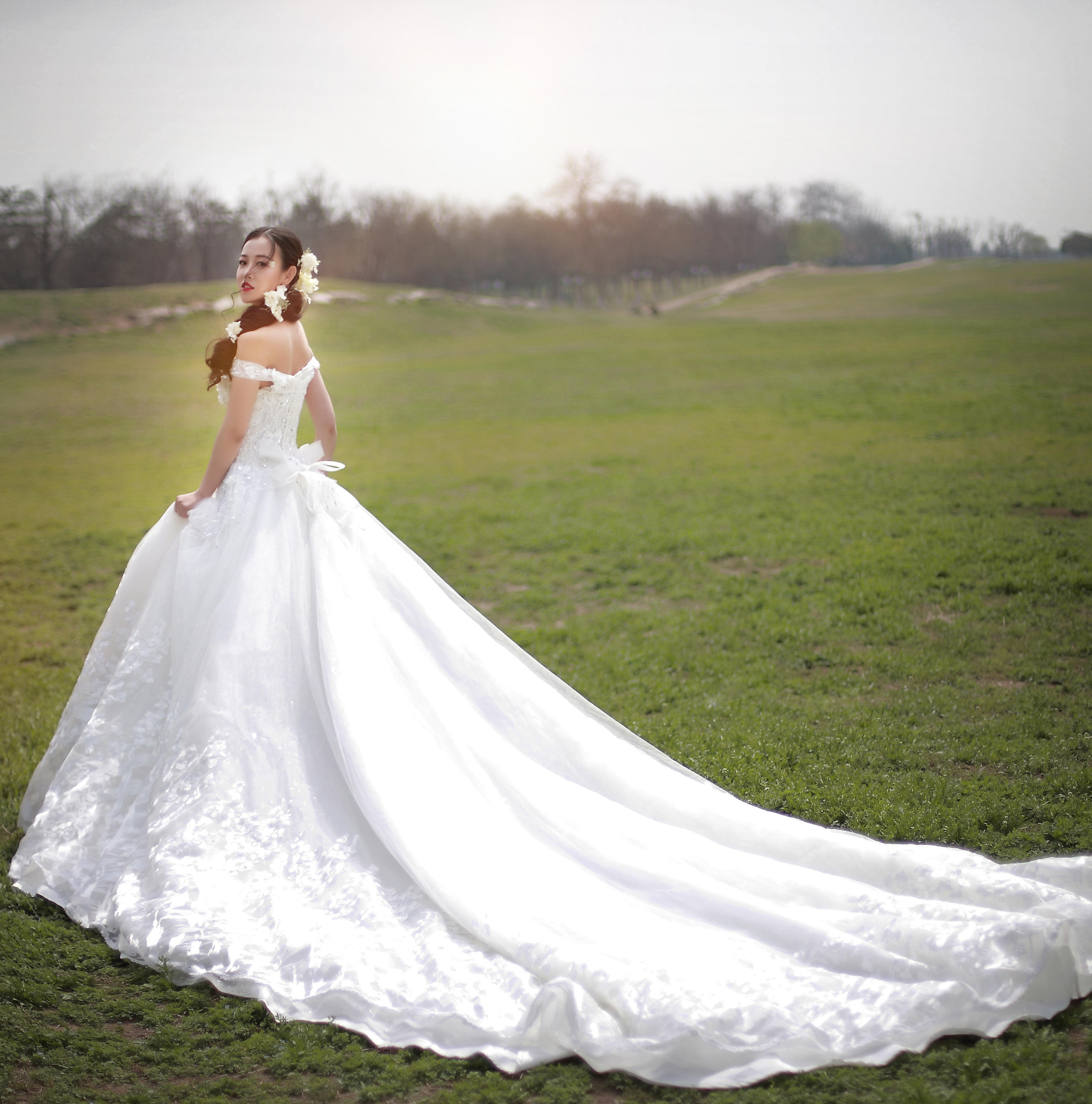 【婳琋】试营业3米长拖主婚纱＋镶钻刺绣华服＋礼服