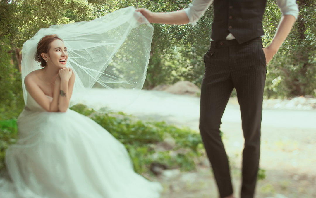 店慶+抵現(xiàn)金活動(dòng)+12服12造+15大禮品贈(zèng)送