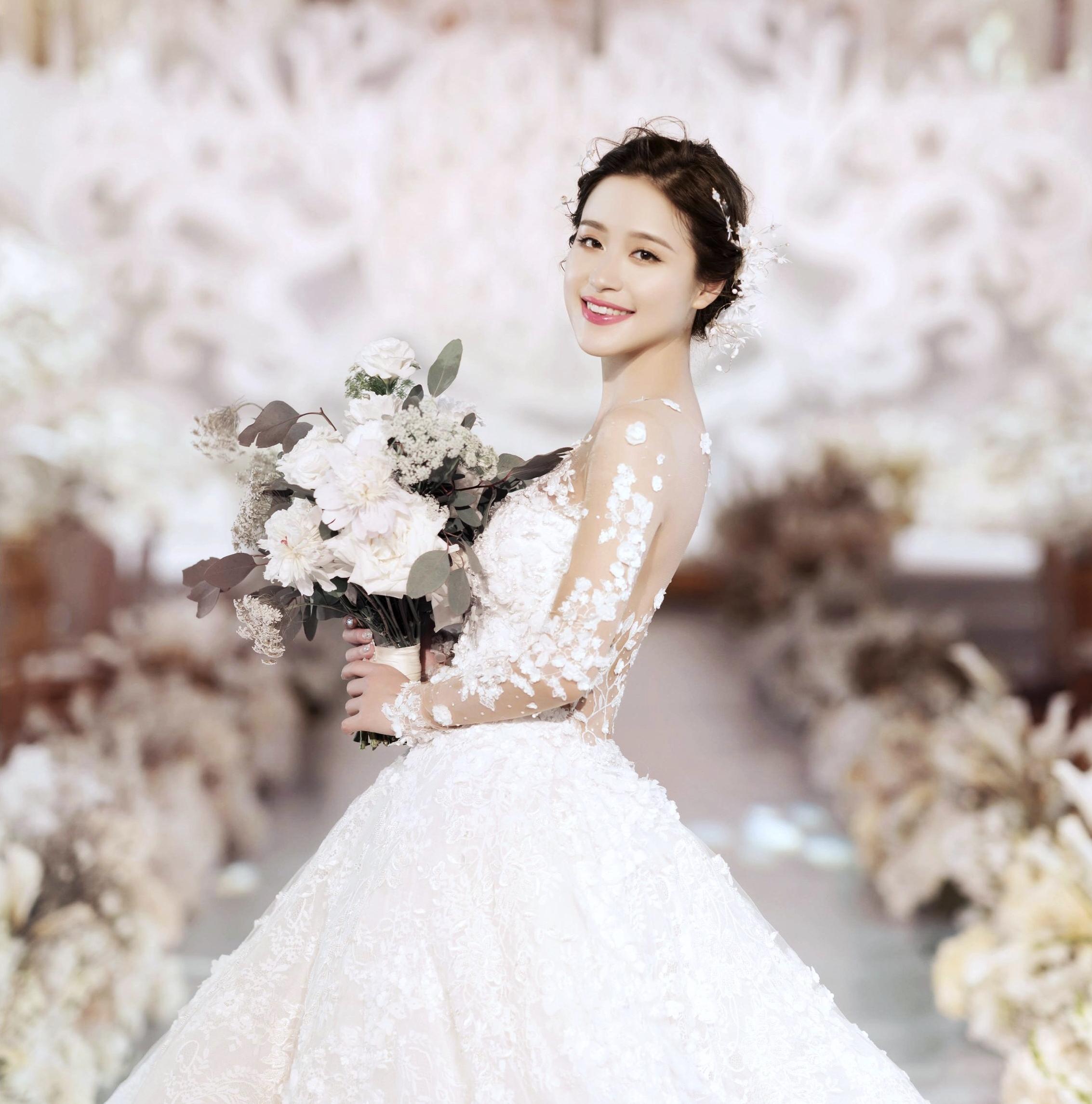 【品质优选】主纱+秀禾服各一件