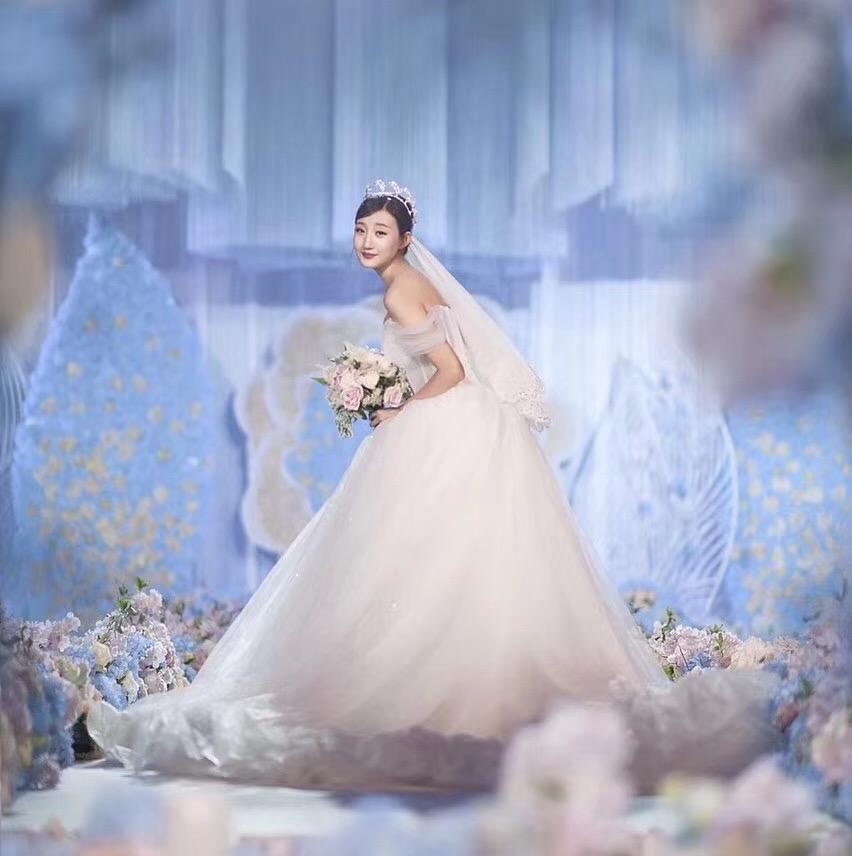 [MILA米拉婚纱]人气简约一字落肩长托