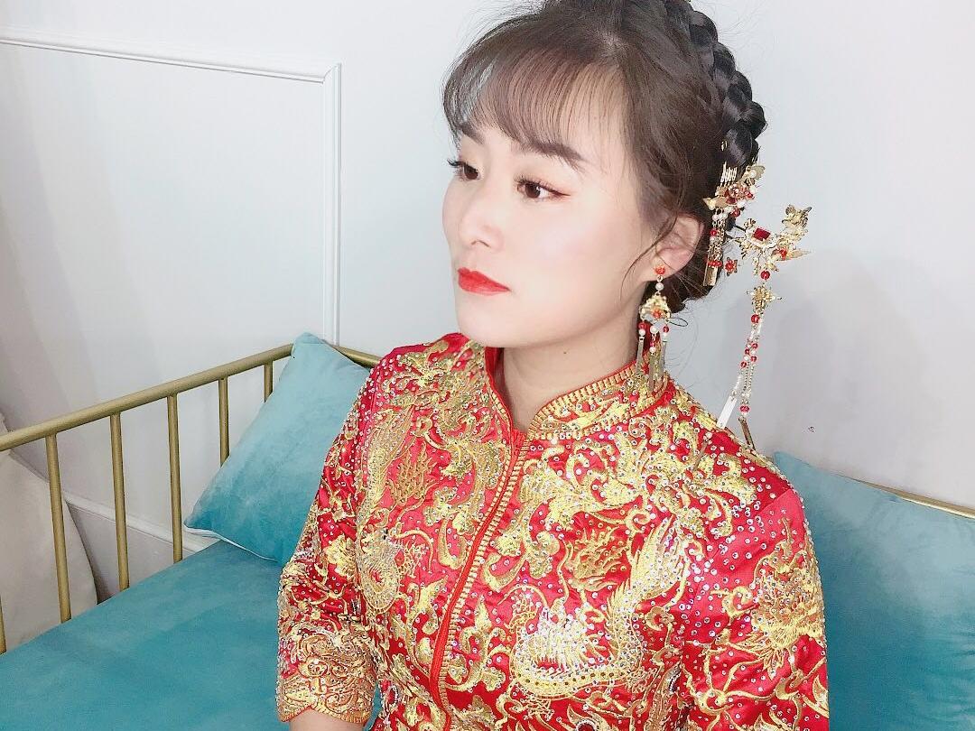 婚纱礼服套餐A(大拖尾+齐地白纱或者秀禾+敬酒服