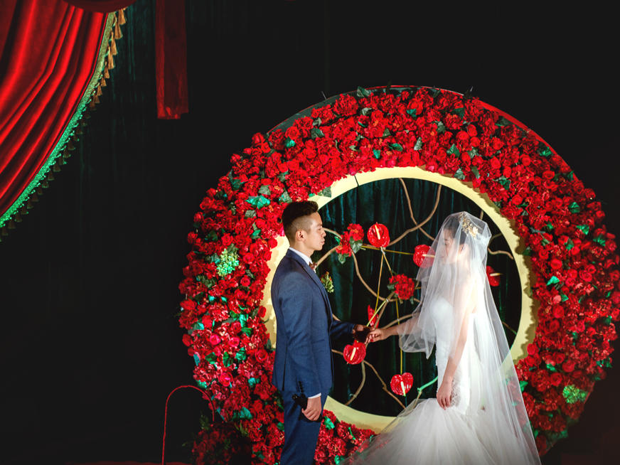 【红色爆款】中式装修风格酒店的西式大红色系婚礼