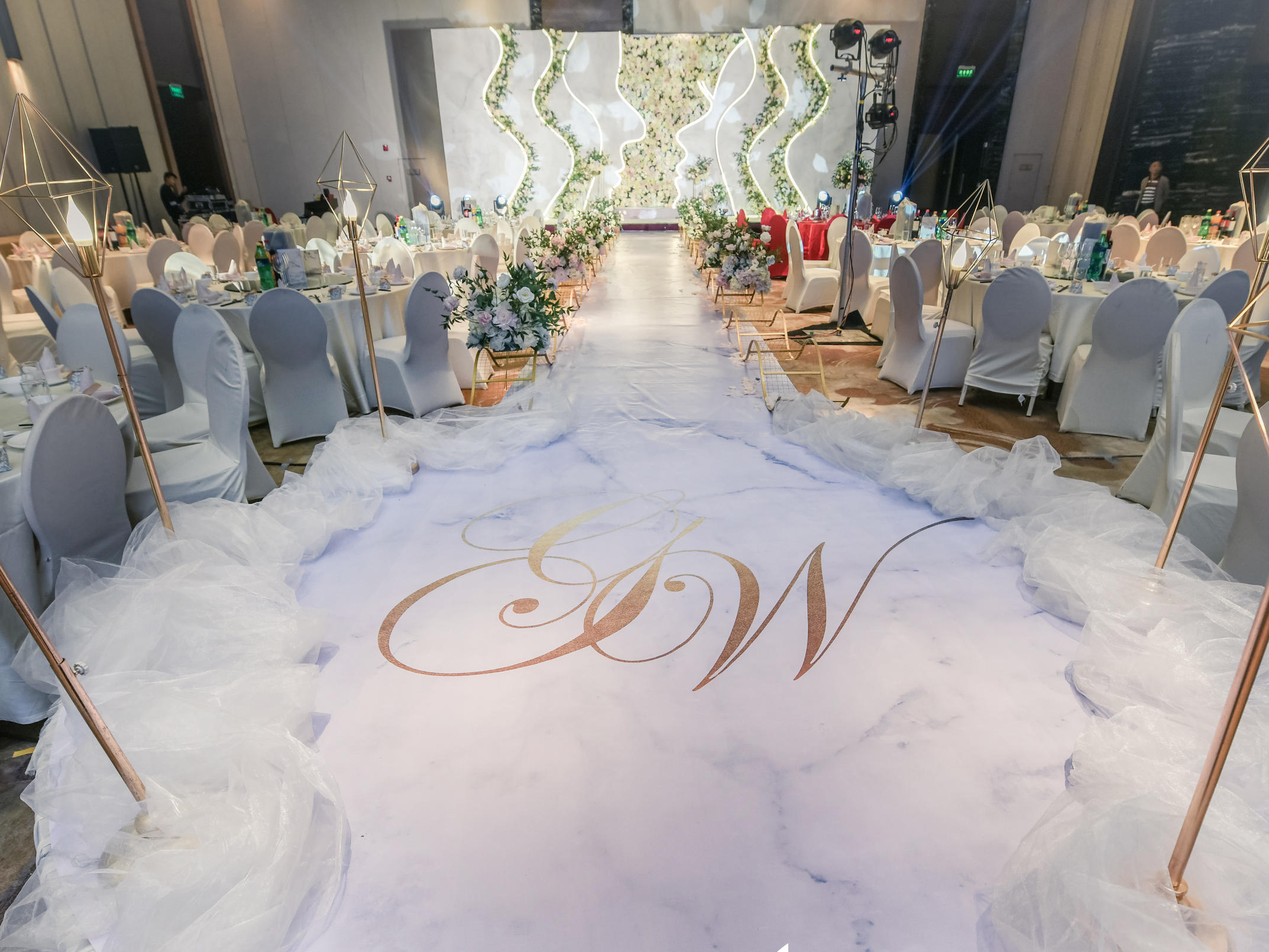 【纪念日婚礼】只为在人群之中多看你一眼