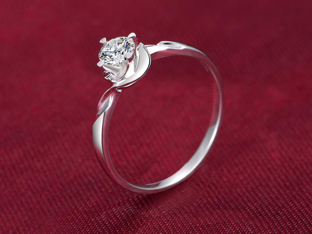 18K金钻定制婚戒—《蜜恋》63分