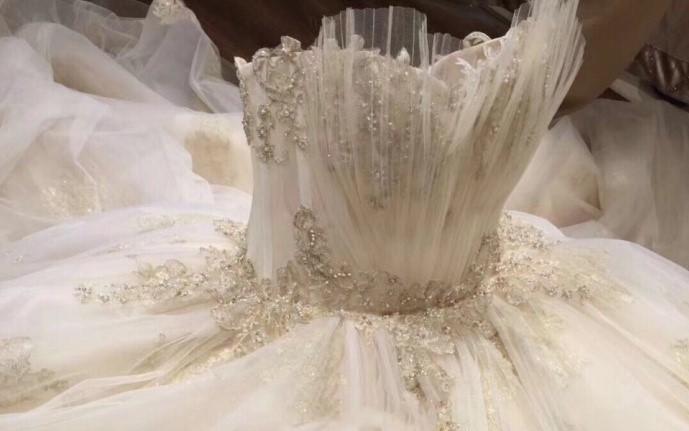 爆款小贝壳优雅娇淑风格超大拖尾奢华婚纱