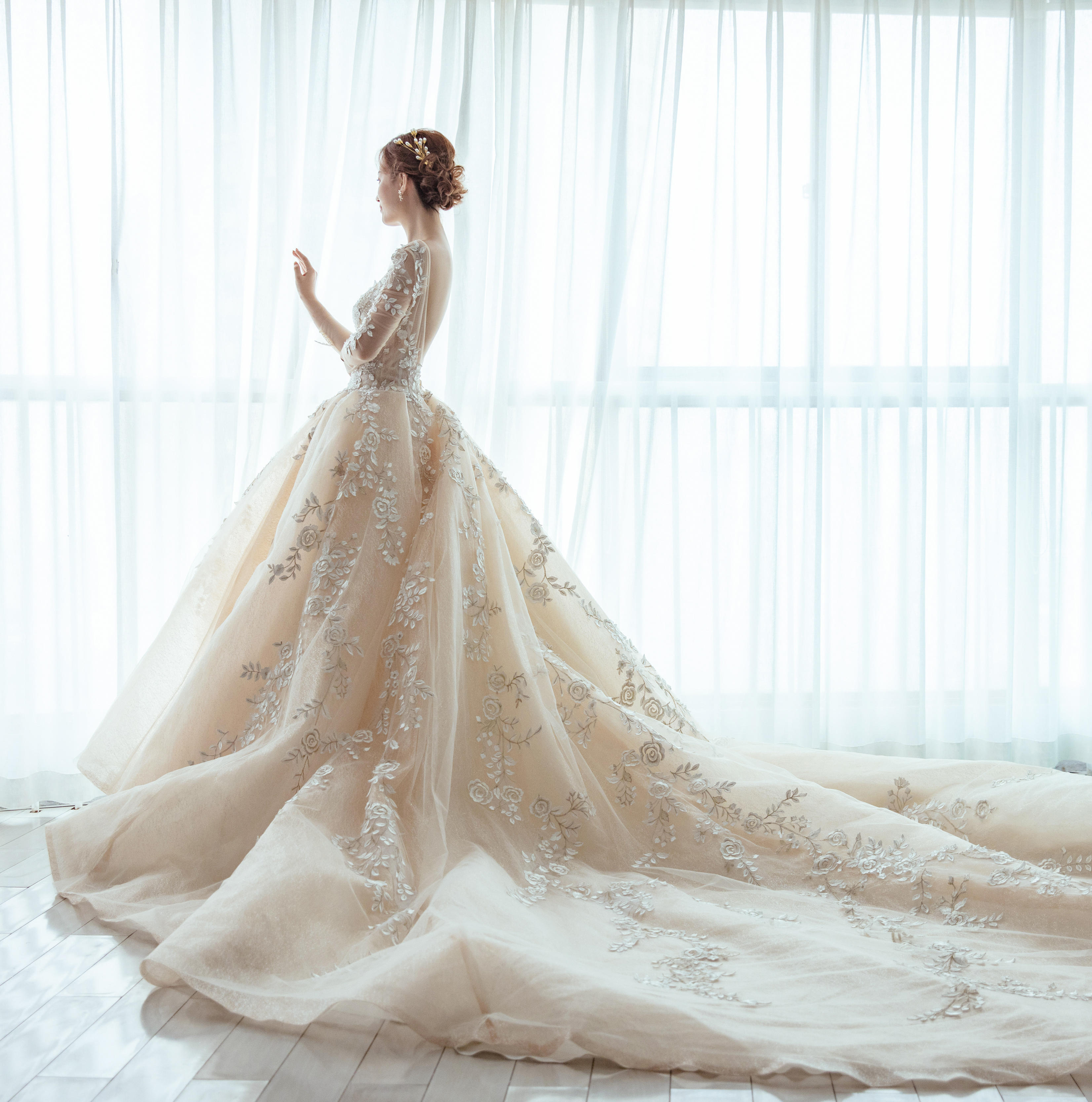 【木小白超值租赁】品牌婚纱套餐3件套+2件伴娘服