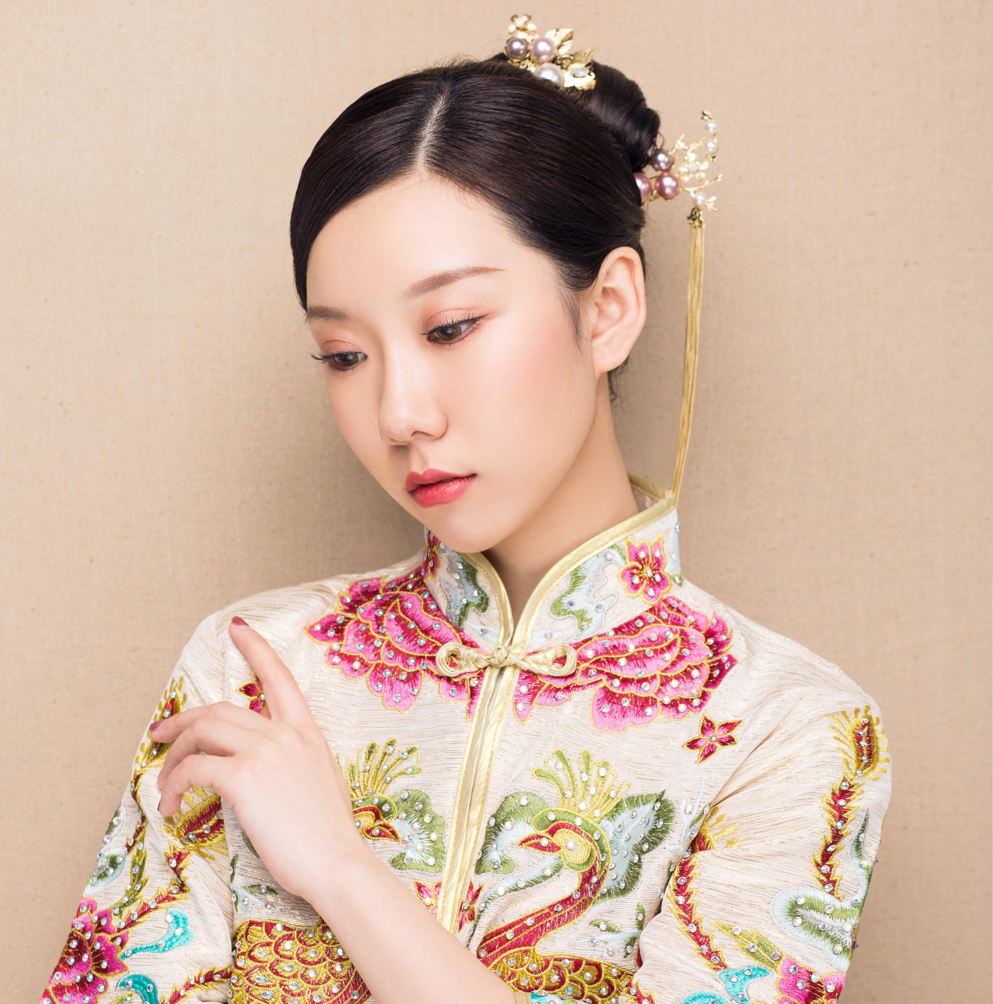 MILI海外设计师婚纱礼服四件套+高级总监跟妆
