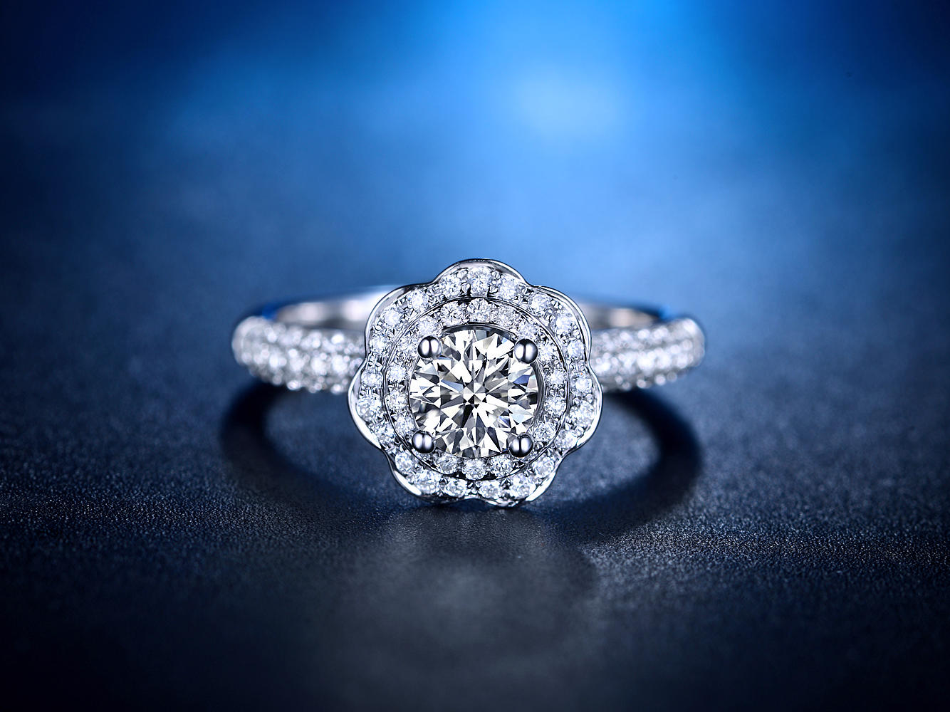 【摩天轮】系列 白18K金钻石女士戒指