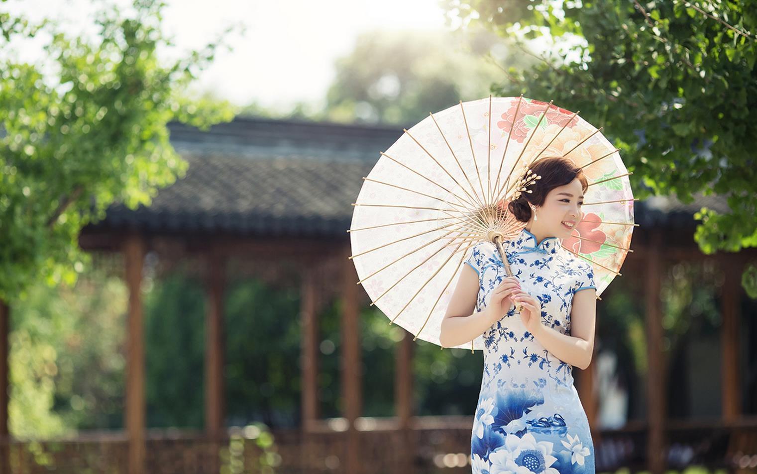 4999元婚纱照12服12造80精修送拖尾婚纱