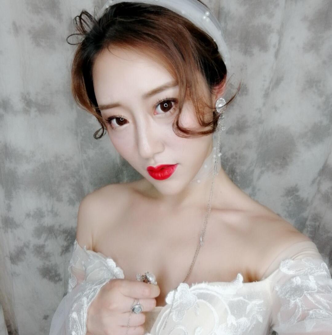 超划算套餐婚纱秀禾礼服，全程跟妆