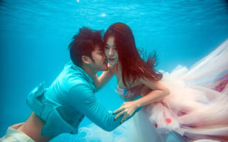 上海艺洛摄影水下创意婚纱摄影