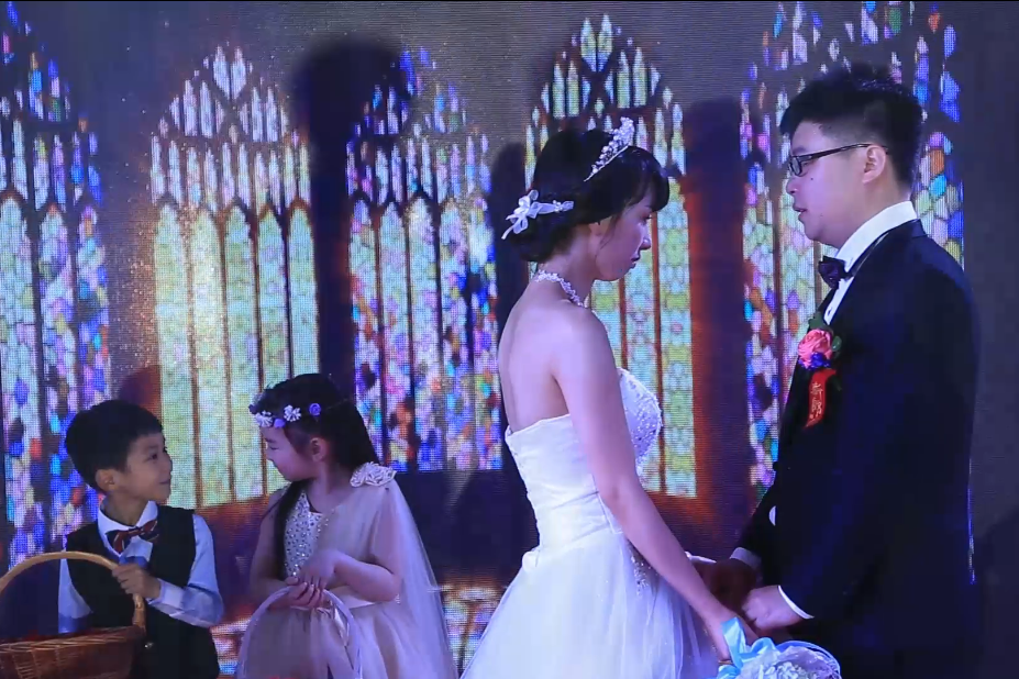 唯美浪漫的单机位婚礼