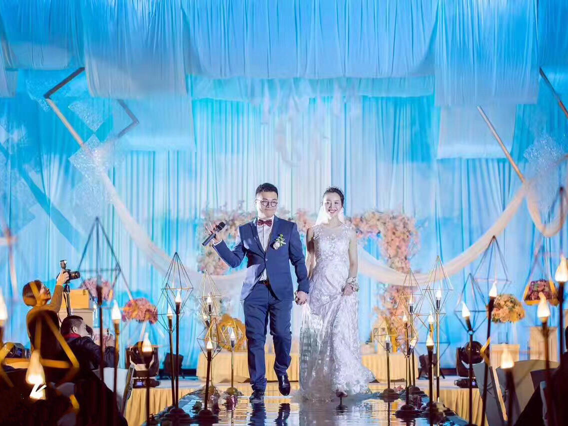 米特婚纱 清新可人款式中夹杂了安静的优雅