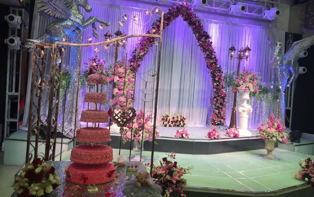 深圳新款求婚訂婚結(jié)婚金婚宴會(huì)蛋糕運(yùn)費(fèi)配送幸福佳焙