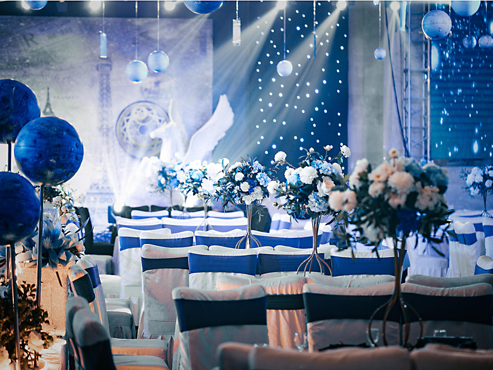 光年之外，于星河中遇见你