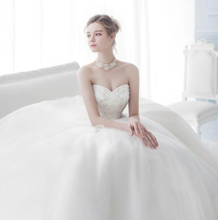 【慕莎推荐套餐】婚纱+礼服+跟妆