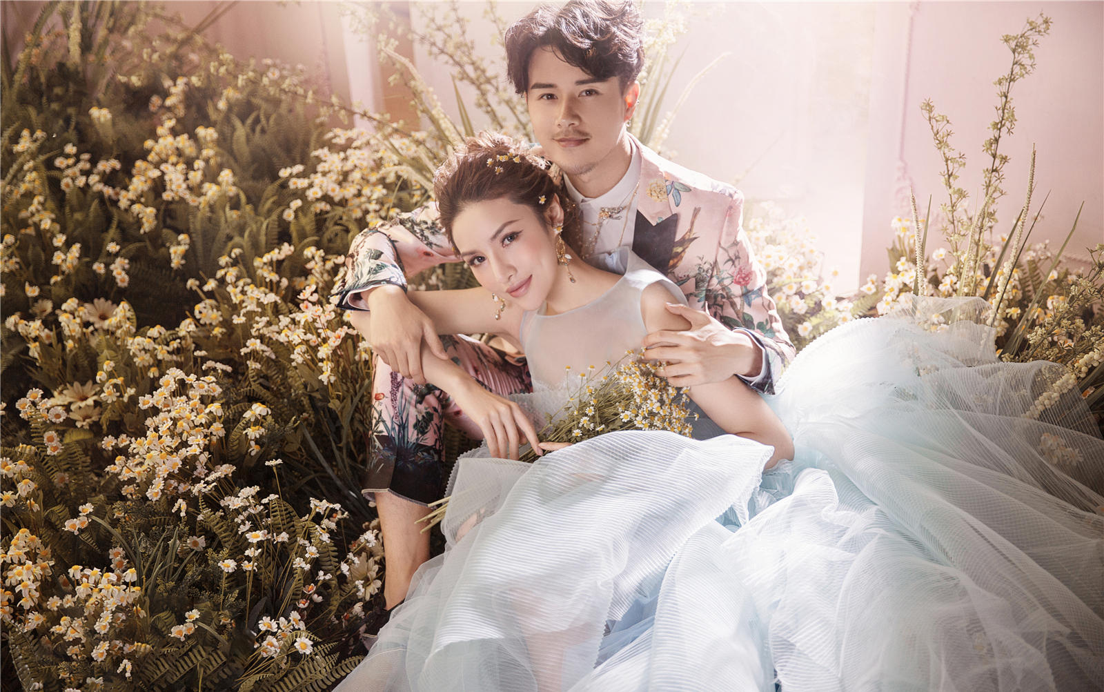 【曼视觉】网红婚纱照+双外景拍摄+品牌服装任选