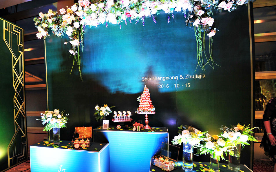 南京紫峰绿地洲际酒店婚礼甜品台案例