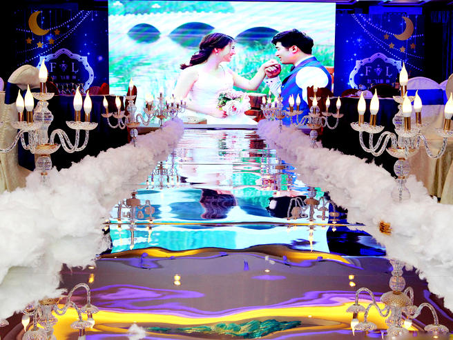 鲜花暗场+灯光T台+LED大屏　仅13988元