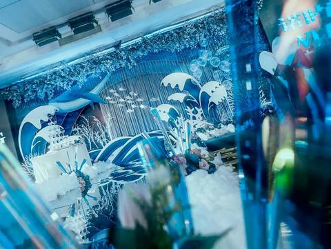 【诺时尚婚礼】订婚礼送克拉钻戒 蓝色海洋如鲸向海