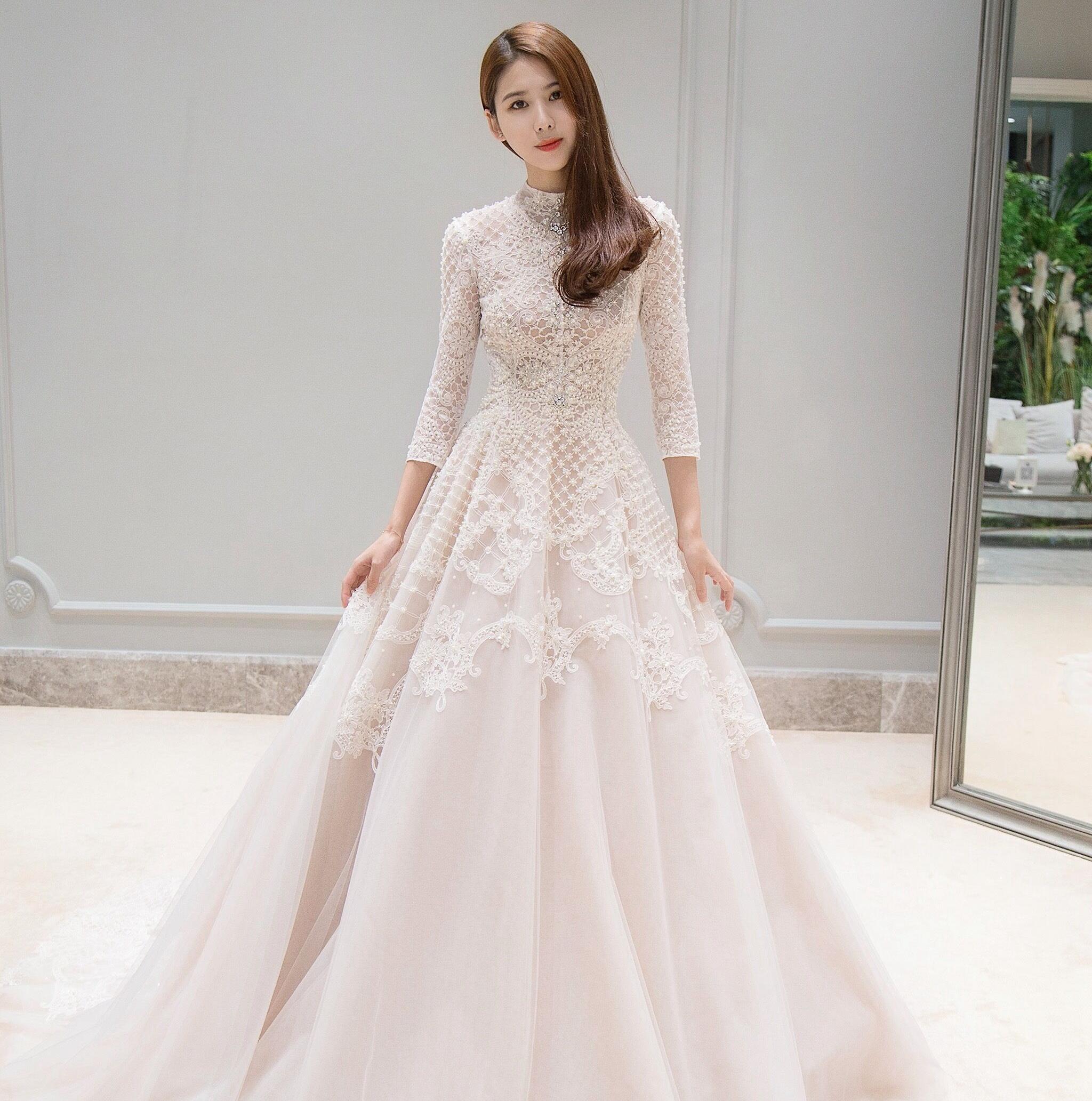 【尊享品质】设计师品牌婚纱+手工褂8件套