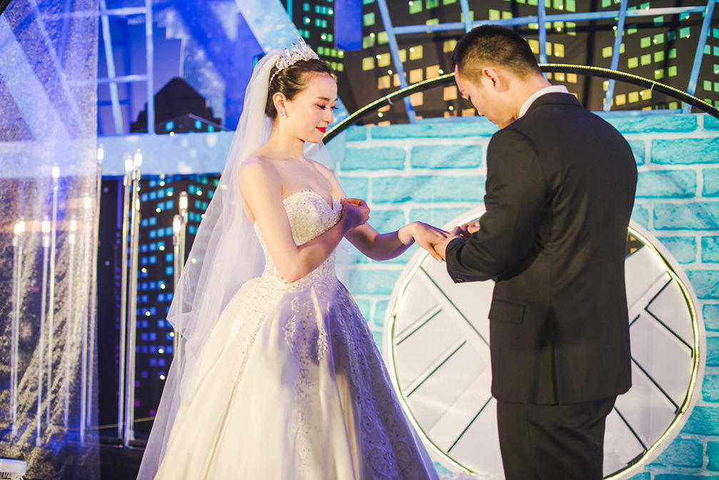 LANCUI兰璀婚纱/真情相视