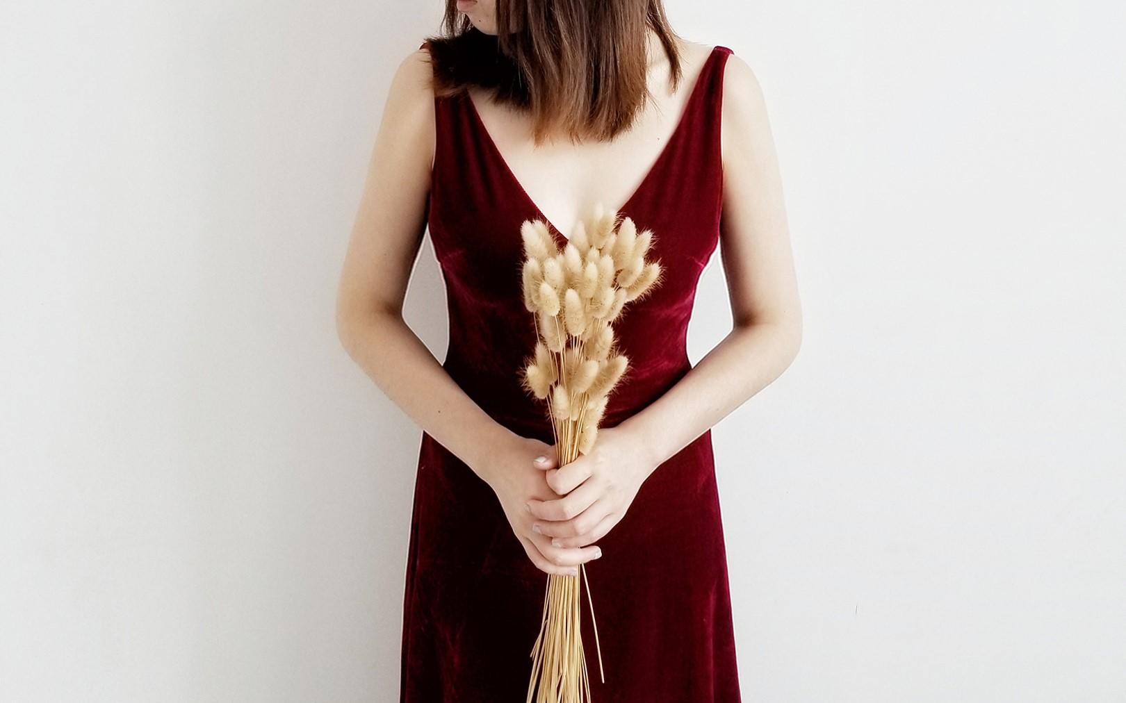 轻纱试纱 | 丝绒深V露背酒红礼服小红裙