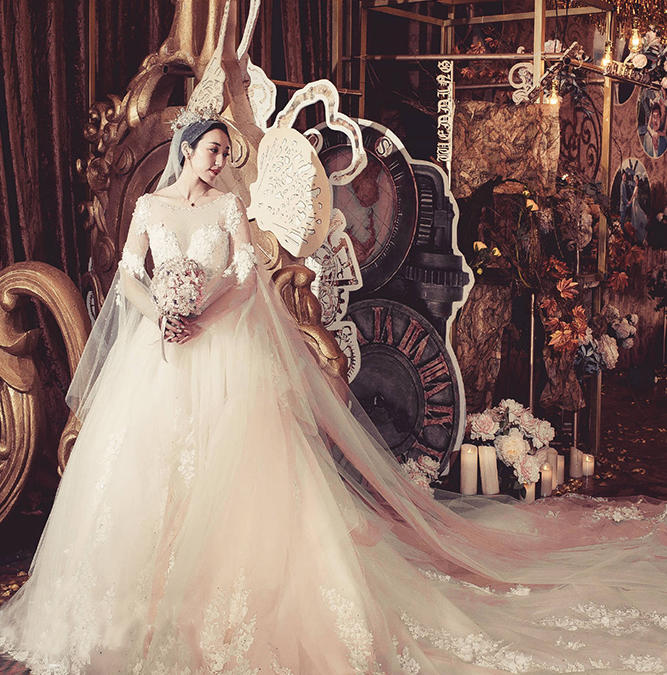 【性价比推荐】9件套租赁+定制款头纱+伴娘服