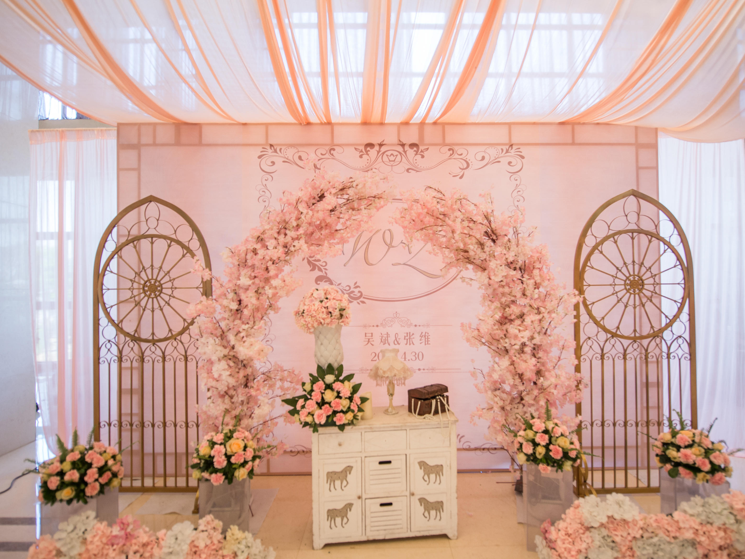 【无锡新洲君豪酒店】香槟色花墙