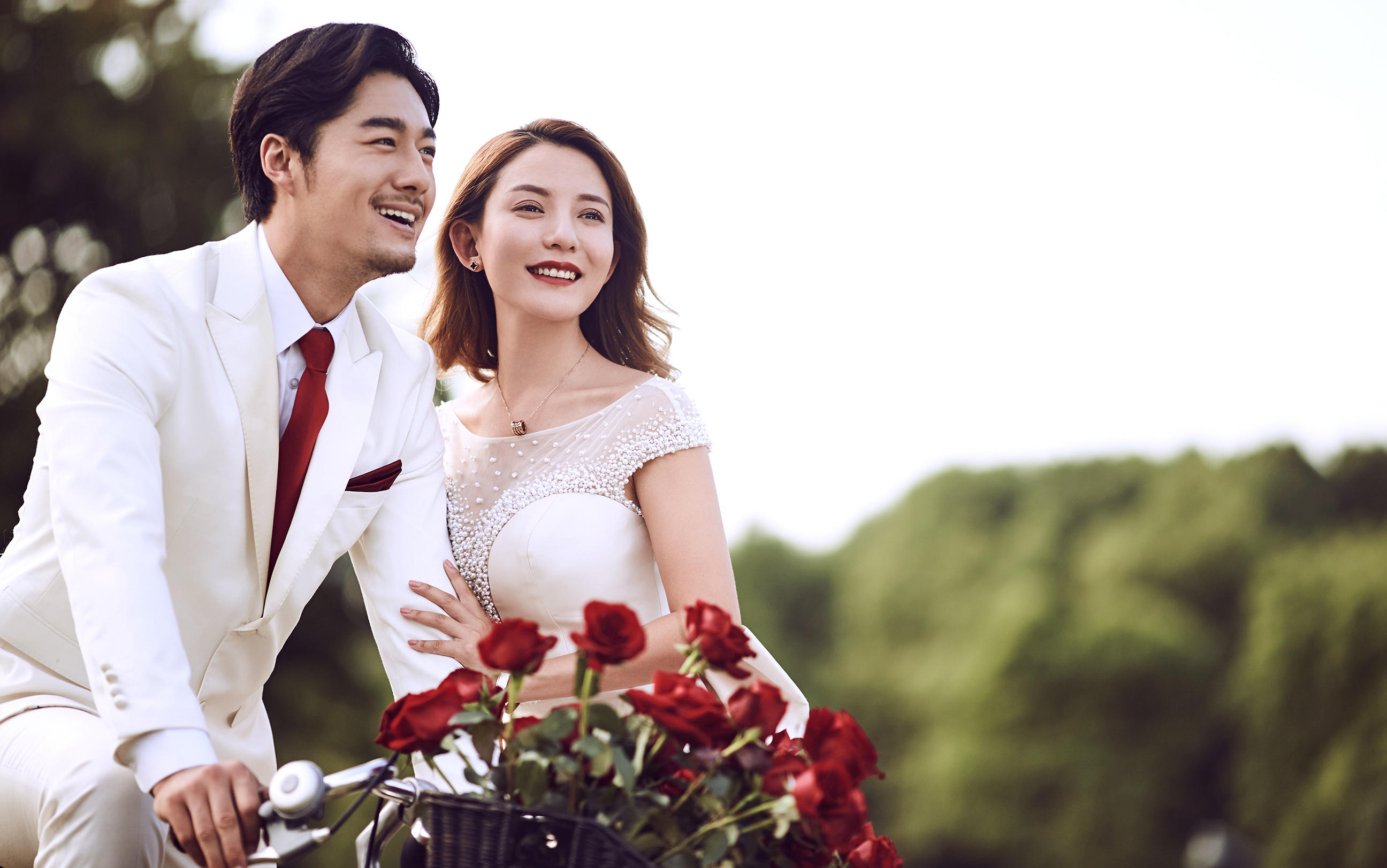 【墨雨婚纱摄影馆】精心挑选 5服5造 经典套系