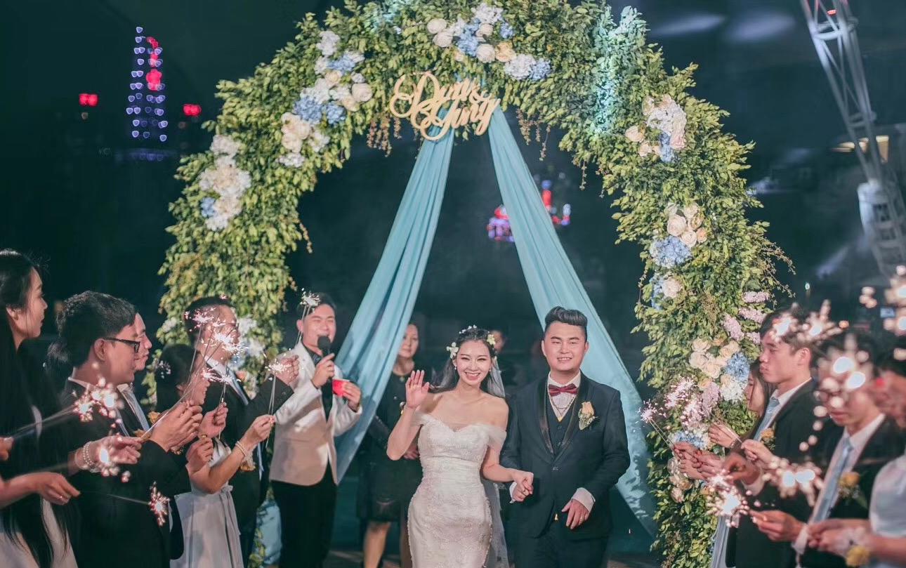 资深主持+专业流程策划+督导+音乐执行