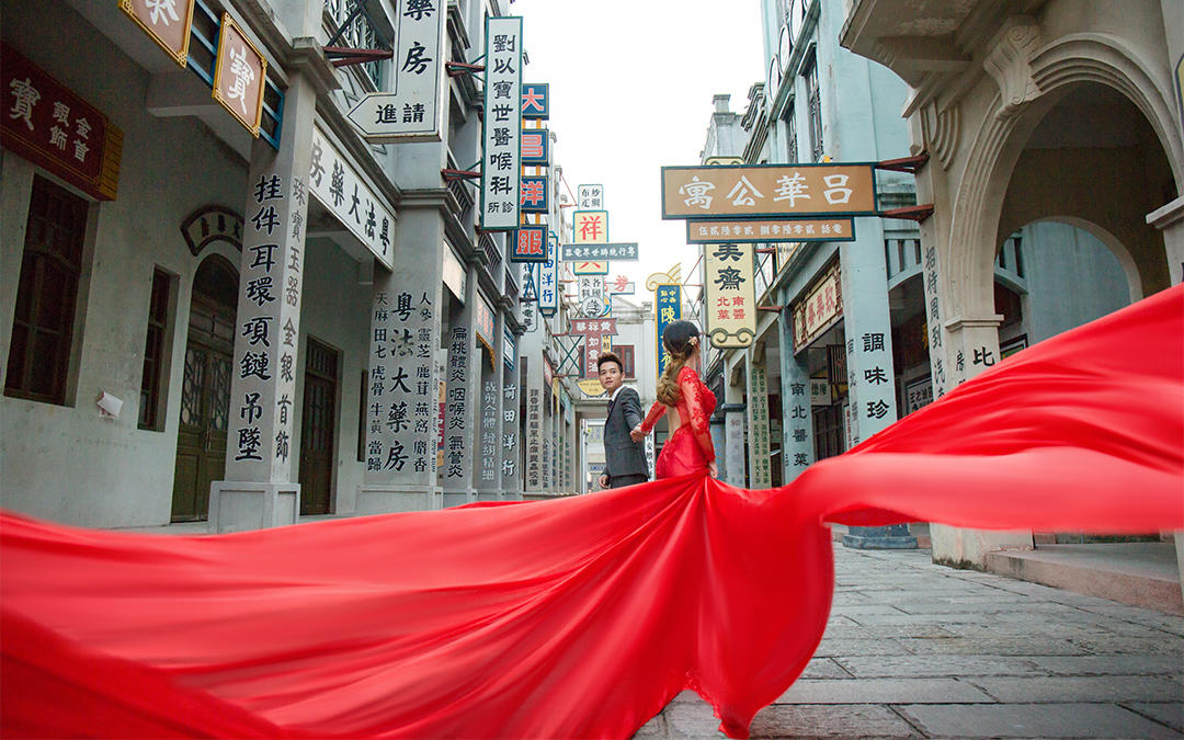 【限量出售】优惠2000元加送明星同款齐地婚纱