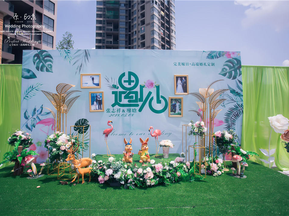 户外浅绿色系草坪婚礼-小区广场婚礼