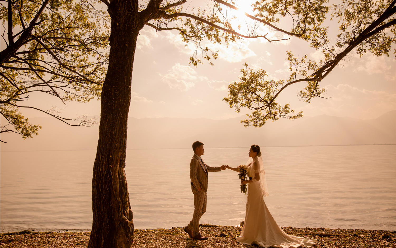 洛伊娜帆船港全景+豪华主题