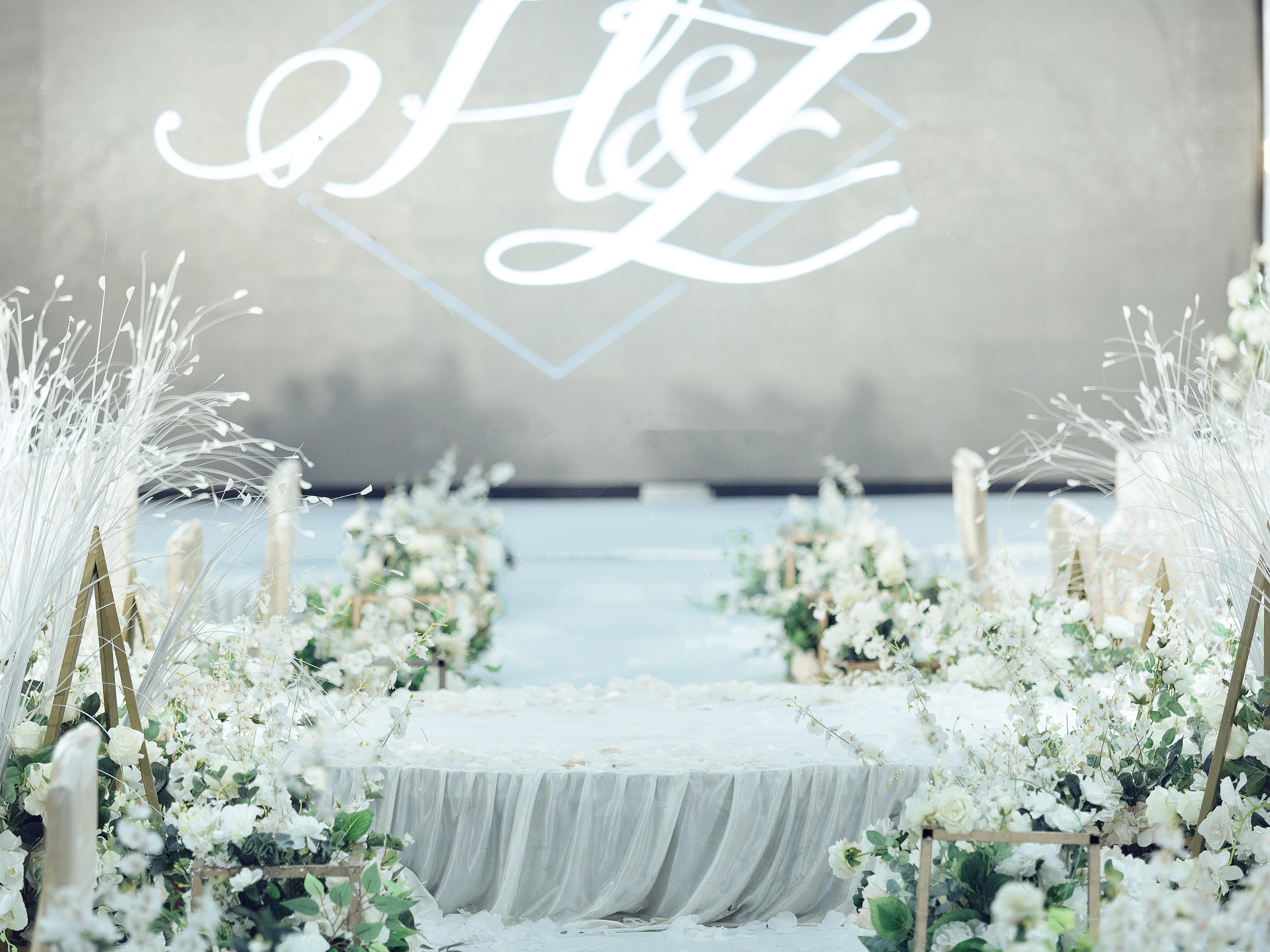 爱度婚礼——用屏白金色调套餐