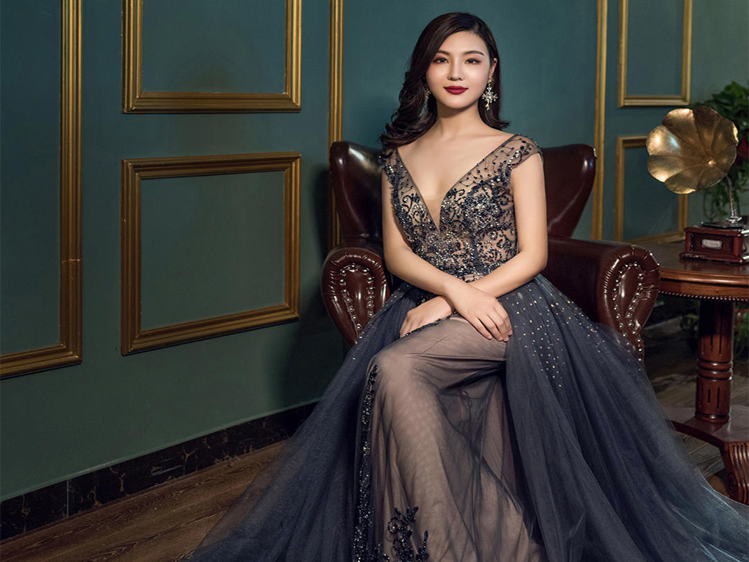 【李锐造型婚纱】三套主婚服租赁+创意总监全程跟妆