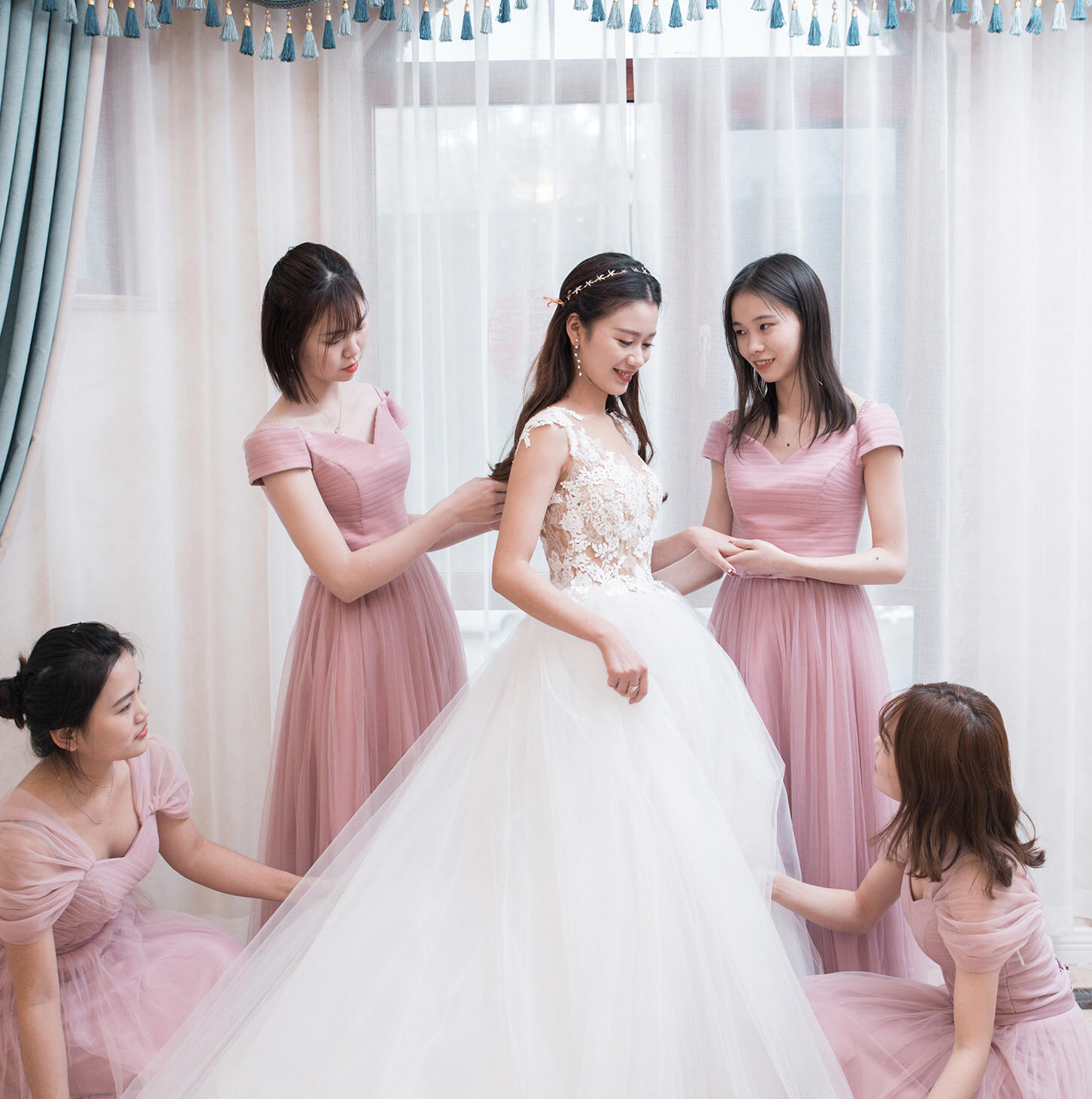 高定系列定制婚纱（含跟妆）