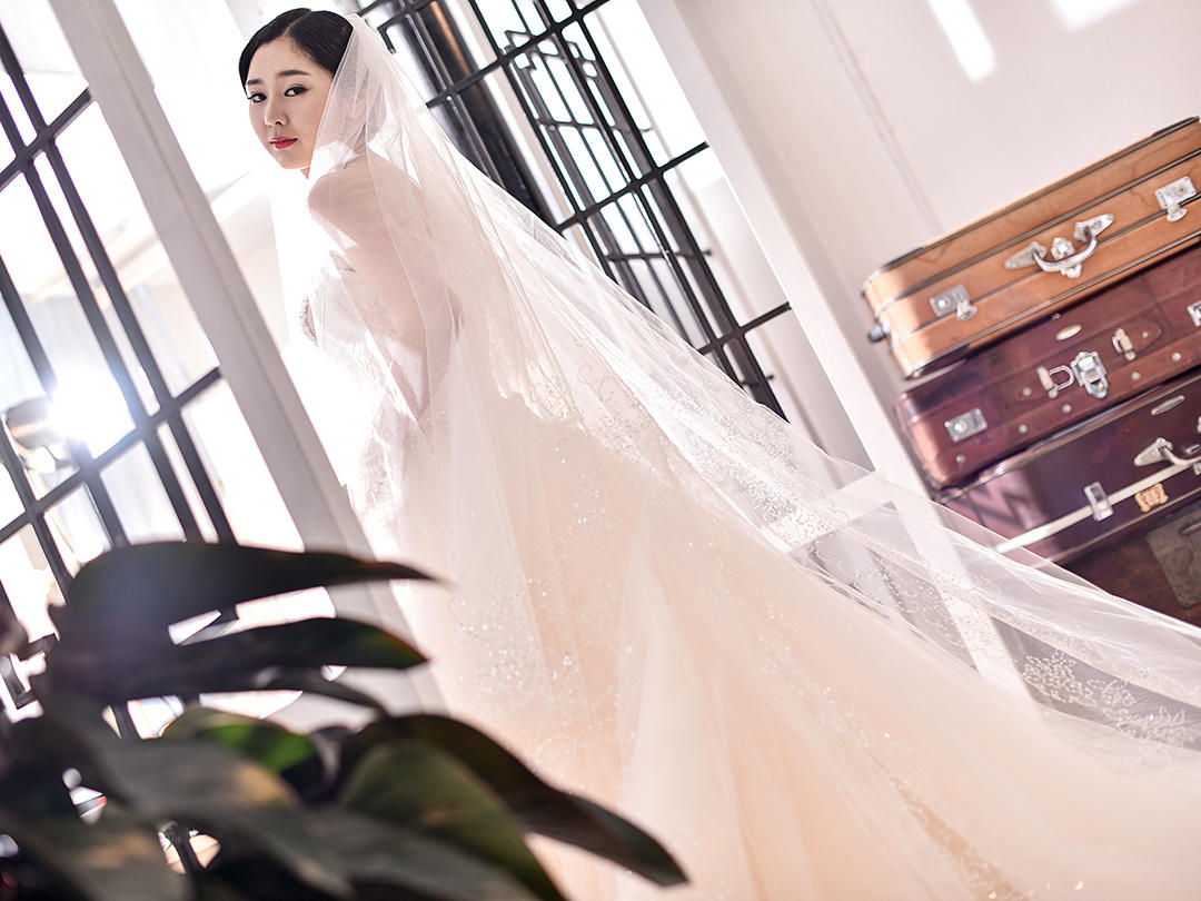 限时抢订时尚品质婚纱礼服 全款再送定制晨袍